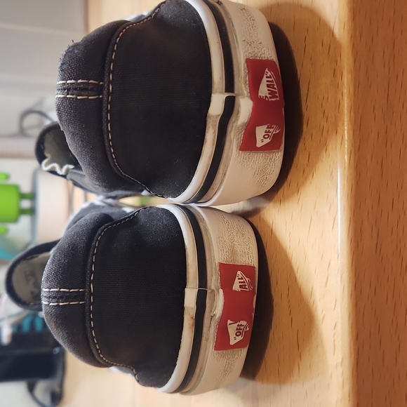 Vans - Picture 3 of 7